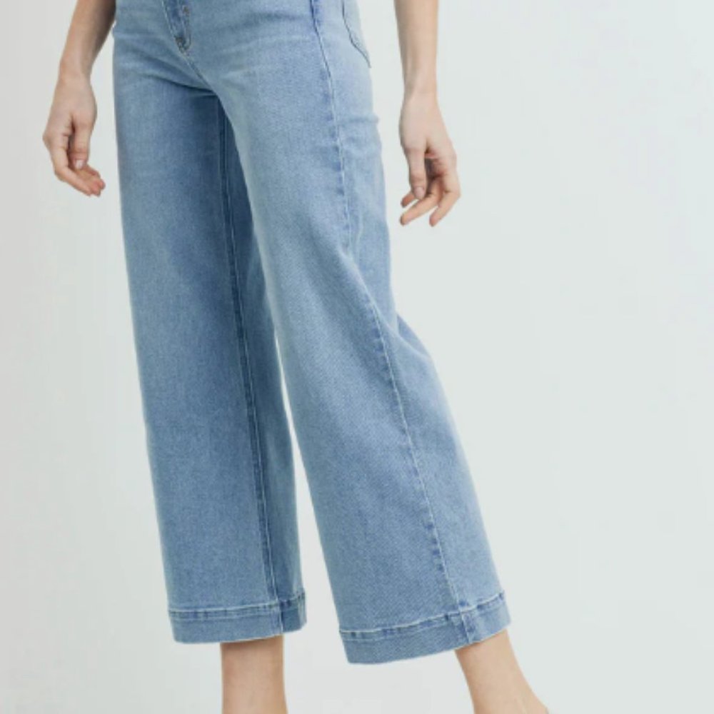 Cropped Light Wide Legged Denim